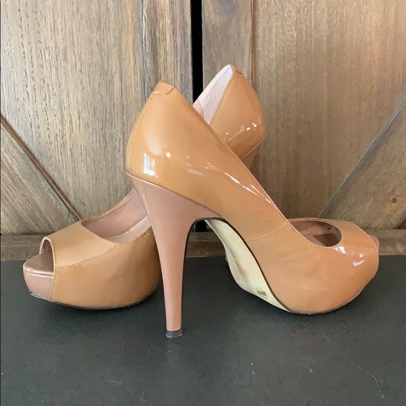 Vince Camuto peep toe heels - Picture 3 of 6